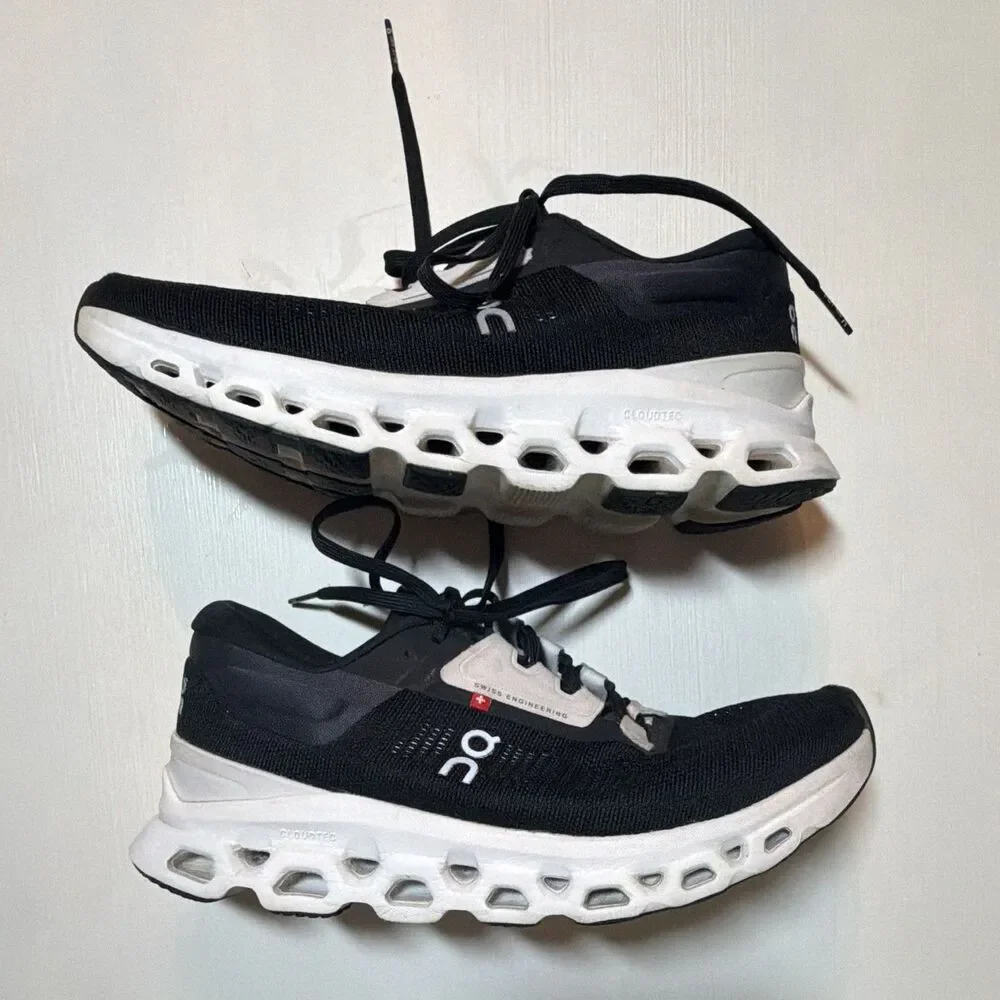 On Women’s Black/White Mesh Lace Up Athletic Sneakers Rubber Sole.  Size 8